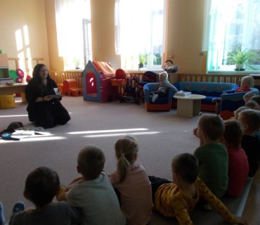 Četba z knihy O Křemílkovi a Vochomůrkovi - program knihovny z Kutné Hory