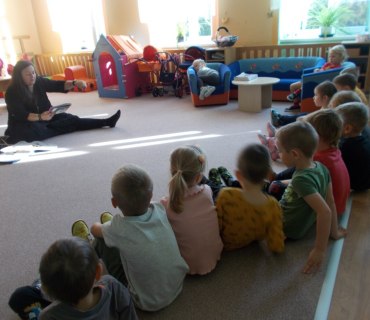 Četba z knihy O Křemílkovi a Vochomůrkovi - program knihovny z Kutné Hory