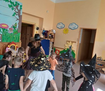 Den čarodějnic a čarodějů 